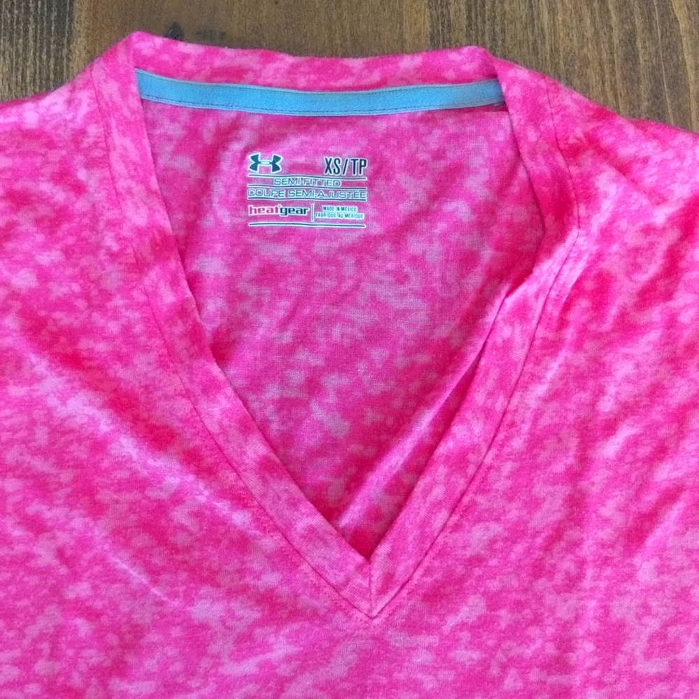 Under Armor women's V-neck top pink XS